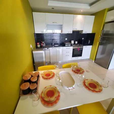 5 Stars Compound With Private Garden, Near The Sea Apartament