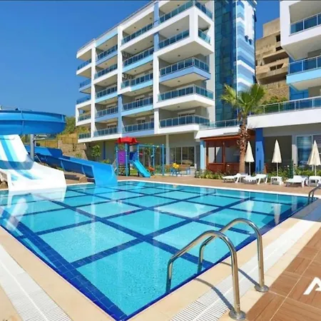 5 Stars Compound With Private Garden, Near The Sea *