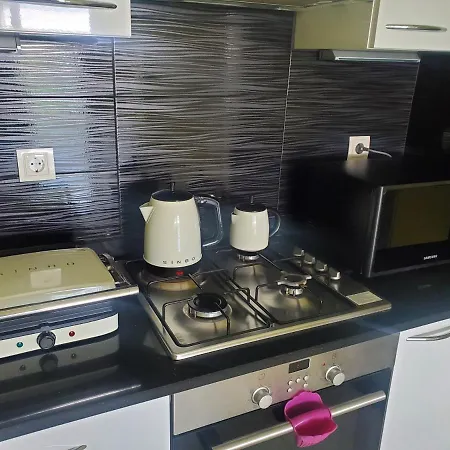 דירה 5 Stars Compound With Private Garden, Near The Sea