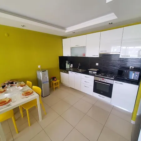 5 Stars Compound With Private Garden, Near The Sea Apartment Alanya